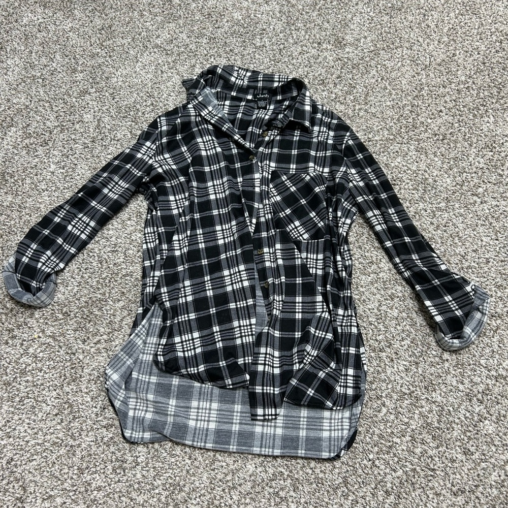 Black & white plaid women’s button up